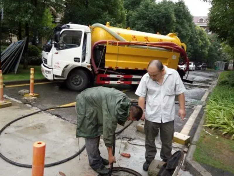 长春通下水井 抽粪车疏通车 旱厕所 化粪池 地沟